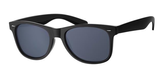 Mat sort wayfarer model med sølv dekoration og sorte glas